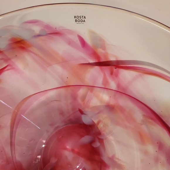 Gorgeous pink -swirled Kosta Boda glass serving bowl : manufactured in Sweden - Picture 4 of 6